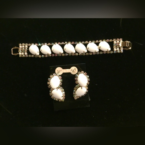 Meet your Posher, Sandy - Picture 10 of 17